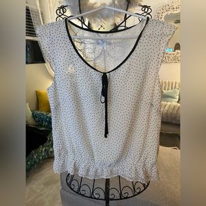 LOFT-lined polka dot blouse with scoop neck ,ruffle bottom sizeM